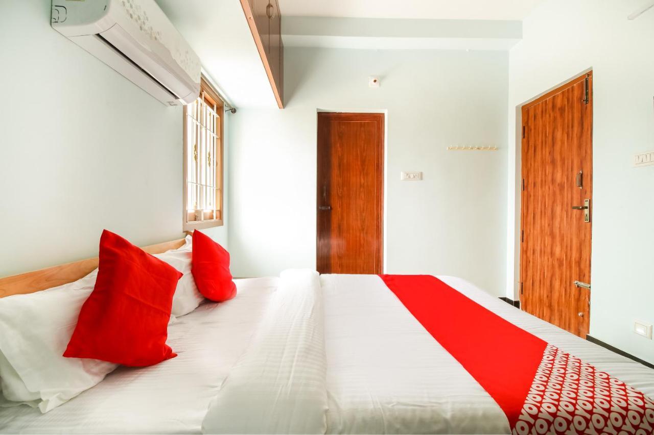 Oyo 71549 Shri Sai Apartments Mettuppālaiyam Esterno foto