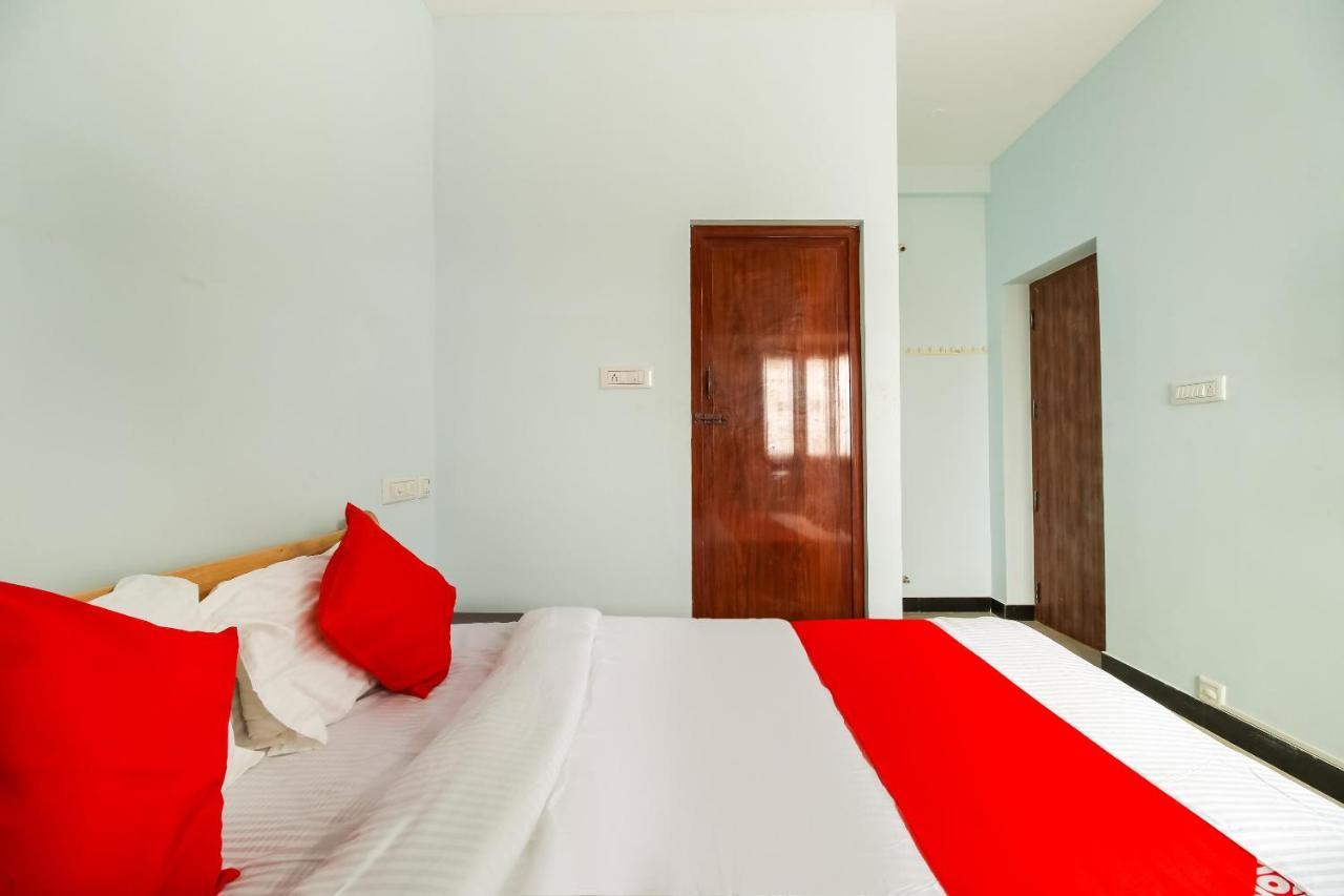 Oyo 71549 Shri Sai Apartments Mettuppālaiyam Esterno foto