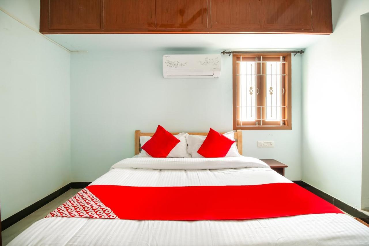Oyo 71549 Shri Sai Apartments Mettuppālaiyam Esterno foto