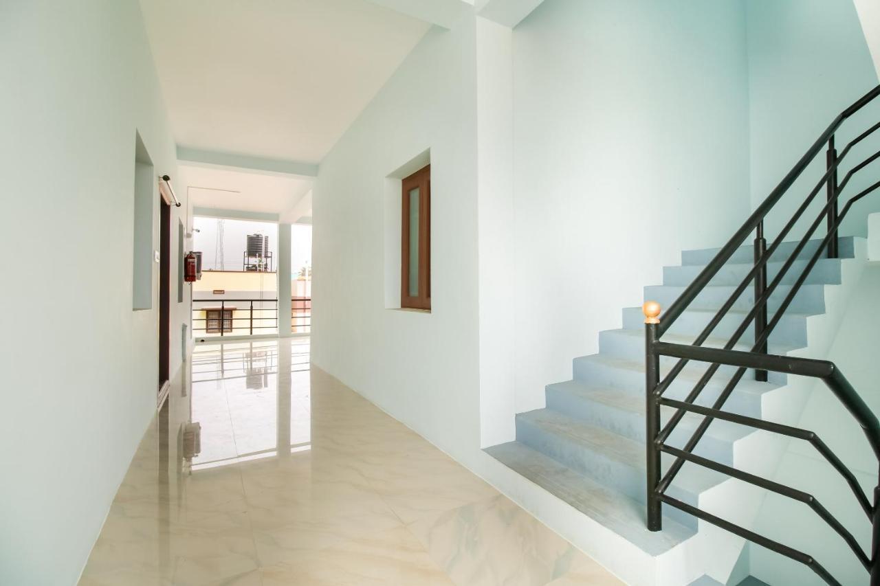 Oyo 71549 Shri Sai Apartments Mettuppālaiyam Esterno foto