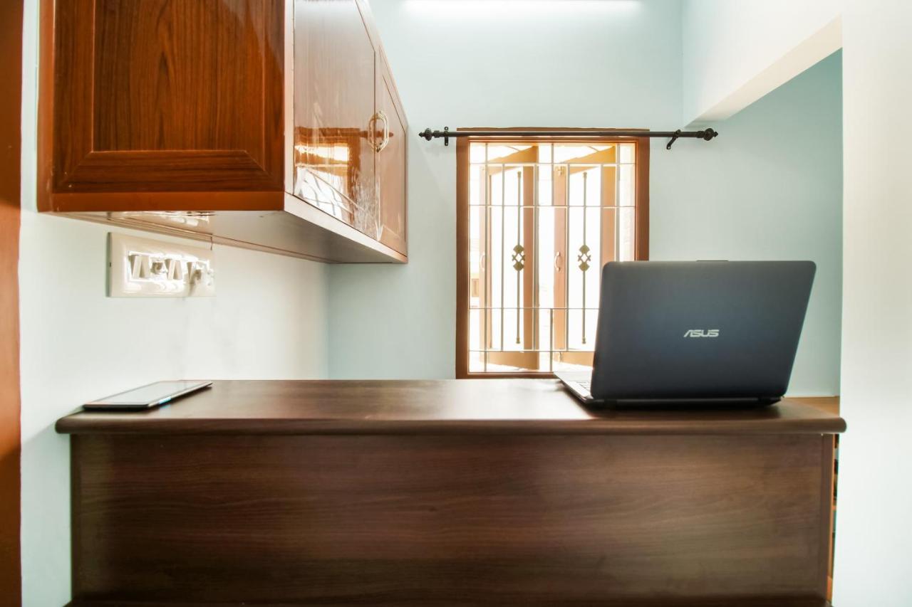 Oyo 71549 Shri Sai Apartments Mettuppālaiyam Esterno foto