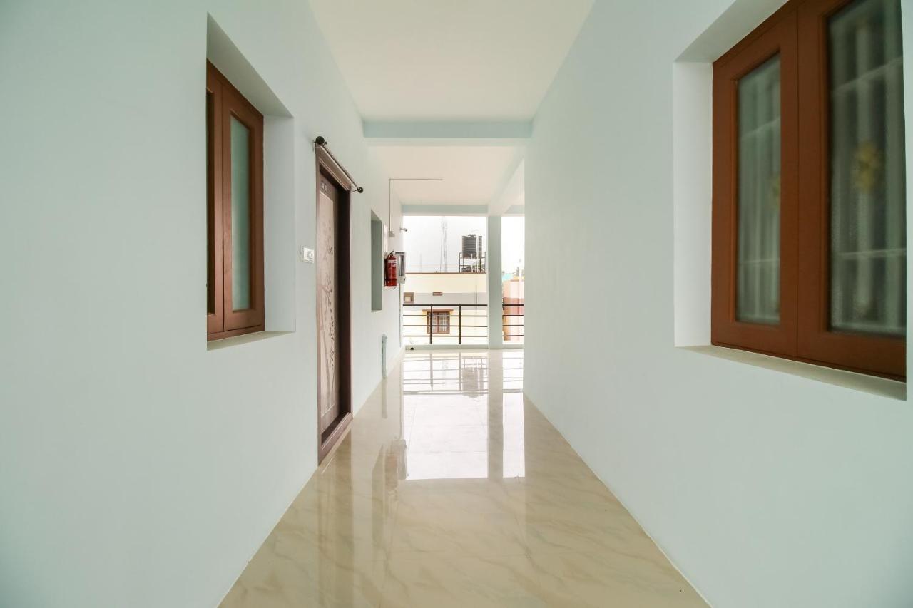 Oyo 71549 Shri Sai Apartments Mettuppālaiyam Esterno foto