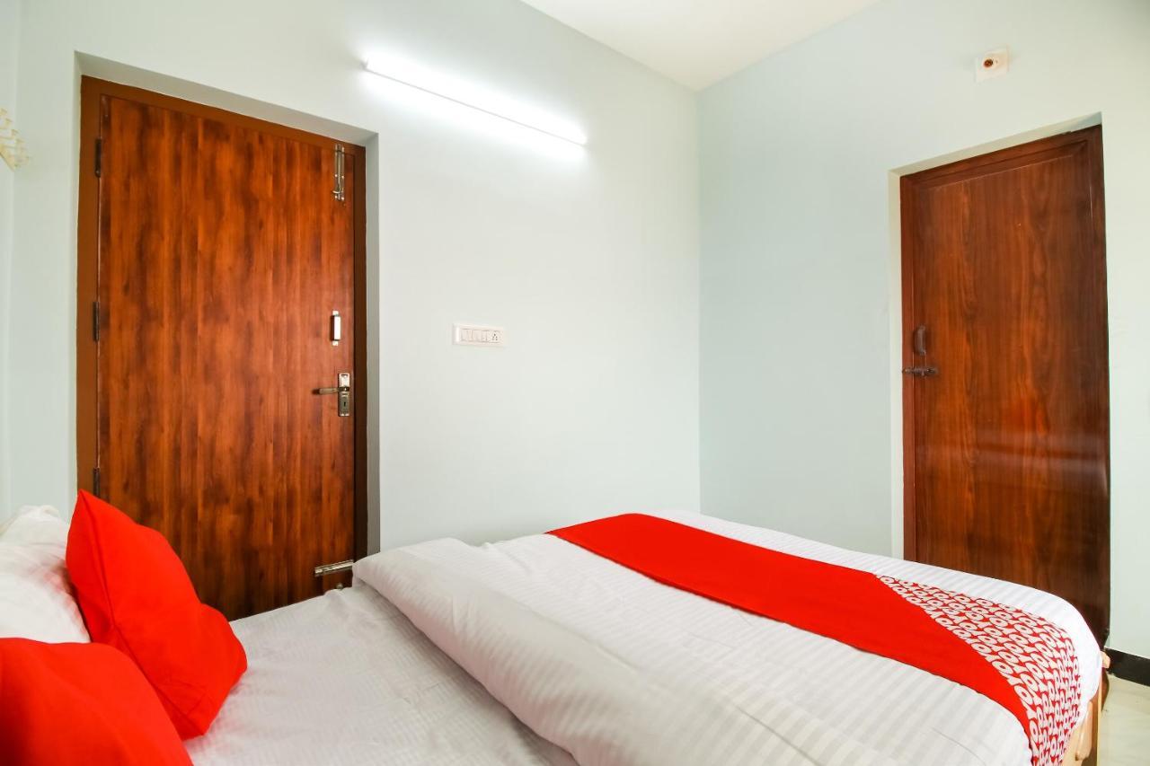 Oyo 71549 Shri Sai Apartments Mettuppālaiyam Esterno foto