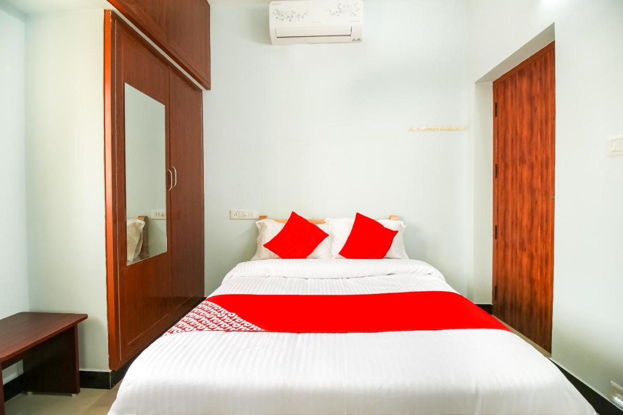 Oyo 71549 Shri Sai Apartments Mettuppālaiyam Esterno foto
