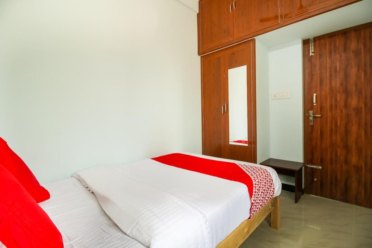 Oyo 71549 Shri Sai Apartments Mettuppālaiyam Esterno foto