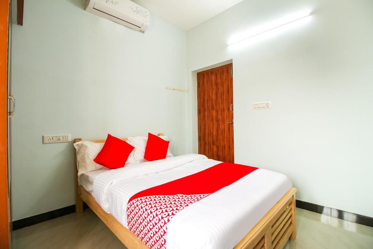 Oyo 71549 Shri Sai Apartments Mettuppālaiyam Esterno foto