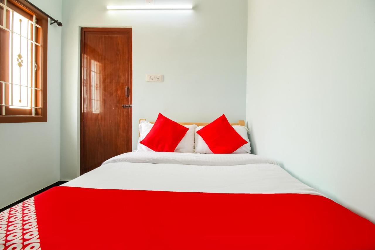 Oyo 71549 Shri Sai Apartments Mettuppālaiyam Esterno foto