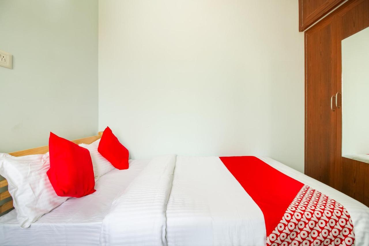 Oyo 71549 Shri Sai Apartments Mettuppālaiyam Esterno foto