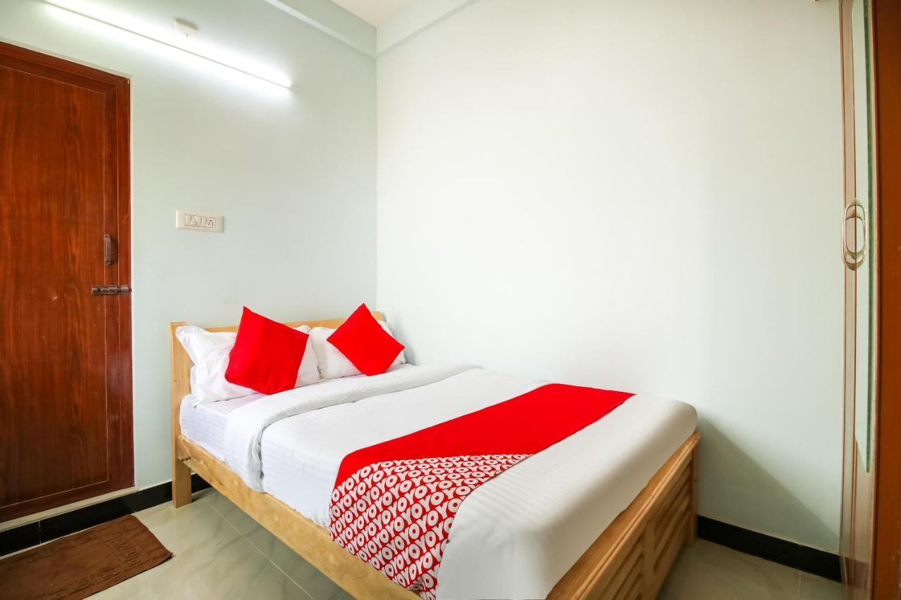 Oyo 71549 Shri Sai Apartments Mettuppālaiyam Esterno foto